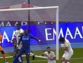 الحكم ينقذ حجازى فى لقطة مثيرة للجدل بكلاسيكو الهلال ضد الاتحاد.. فيديو