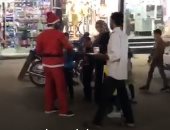 "بابا نويل شبين الكوم" يوزع هدايا على المواطنين فى المنوفية.. فيديو وصور