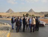 محافظ الجيزة يتفقد أعمال إنشاء القواعد الخرسانية بكبارى المشاة بطريق الفيوم.. صور