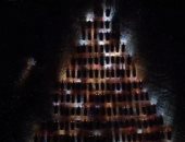 310 سيارات تصطف لتشكيل شجرة عيد ميلاد مضاءة في شوارع روسيا.. فيديو