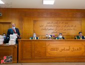 بدء محاكمة الإخوانى محمود عزت فى "اقتحام الحدود".. والمتهم يرتدى الكمامة