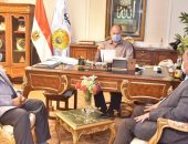 محافظ أسيوط : اتخاذ اجراءات جادة لتحويل 9 محطات وقود للعمل بالغاز الطبيعى