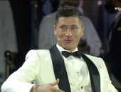 ليفاندوفسكي: الجلوس على مائدة واحدة مع رونالدو وميسي شرف كبير