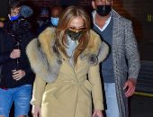 جينيفر لوبيز أثناء خروجها من الاستديو من أجل تناول العشاء مع أليكس رودريجيز.. صور