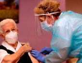 كاليفورنيا تبدأ تطعيم كبار السن فوق الـ 65 سنة ضد كورونا