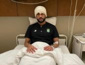 شاهد حسام عاشور داخل المستشفى بعد إصابته فى مباراة الأهلى والاتحاد