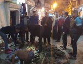 إصلاح كسر ماسورة مياه للشرب بالمنتزه شرق الإسكندرية.. صور