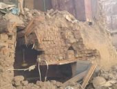 إزالة 3 منازل آيلة للسقوط بقرية الطويرات فى قنا