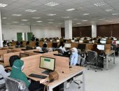306 طالب وطالبة يؤدون اختبارات إلكترونية لكليتى الهندسة والصيدلة بجامعة القناة