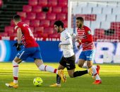 غرناطة يخطف فوزا قاتلا أمام فالنسيا في مباراة البطاقات الحمراء.. فيديو