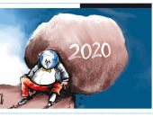 العالم يتخلص من 2020 من أعلى جبل ويبحث عن الأمل بالعام الجديد فى كاريكاتير أردنى