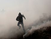 إصابة فلسطينيين باختناق خلال اقتحام الاحتلال الإسرائيلي بلدة بيتا بنابلس