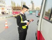 تغريم 57 سائقا لعدم الالتزام بارتداء الكمامة الواقية بالشرقية