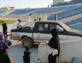 سيارات "نصف نقل" لإسعاف اللاعبين المصابين فى الدوري السوداني.. فيديو