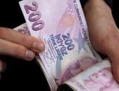 الليرة التركية تضعف 1.5% أمام الدولار
