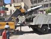 محافظ أسيوط: التعاقد على 16 معدة كنس وشفط الأتربة من الشوارع والميادين