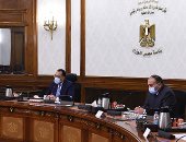 رئيس الوزراء يتفق مع رئيسى بنكى "مصر" والأهلى" على استغلال أراضيهما فى تطوير المحافظات والمدن