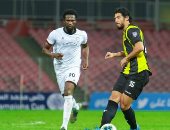 أحمد حجازي يقود اتحاد جدة للتأهل إلى نهائي البطولة العربية.. العملاق السعودي يكافئ المصري بتفعيل بند شرائه.. الحاجز يتمنى تتويج العميد باللقب على حساب الإسماعيلي.. ويغيب عن النهائي بسبب تراكم البطاقات