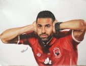 محمد سلامة.. رسام بنى سويف يبدع فى رسوم البورتريه بالألوان الخشبية.. صور