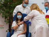 أول ممرضة إيطالية تلقت لقاح كورونا تتعرض لإهانات على مواقع التواصل الاجتماعى