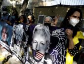 صور.. مكسيكيون يدعمون قرار الحكومة بتقديم حق اللجوء لمؤسس ويكيليكس