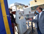 محافظ أسوان يتابع التزام المواطنين بإرتداء الكمامات وغرامة للمخالف