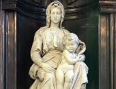 100 منحوتة عالمية.. "السيدة والطفل" تمثال مهم فى بلجيكا 