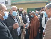 محافظ المنيا يتابع الوضع الصحى بمستشفيات الحميات والصدر.. صور