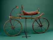 من اخترع العجلة؟.. شاهد أول "دراجة" تعود لسنة 1818