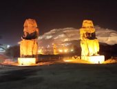 مدينة القرنة تبدأ مشروع إضاءة جبل البر الغربى ليلاً قبل الموسم السياحى الشتوى.. فيديو وصور