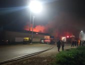 صور.. حريق بمصنع للغزل والنسيج فى كفر الشيخ وإصابة فرد أمن خلال إخماده