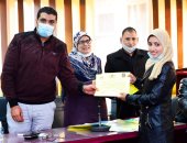 القوى العاملة: تسليم شهادات إتمام التدريب لـ 240 متدرباً بسوهاج