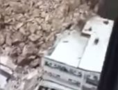 لقطات جوية لانهيار جناح كامل من فندق إيطالى نتيجة انزلاق أرضى.. فيديو