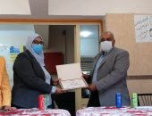 محافظة أسوان توزع درجات بخارية على ذوى الإعاقة.. صور