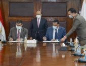 وزير التنمية المحلية يشهد توقيع عقد اتفاق محافظة الدقهلية وشركة " إيكارو " لتدوير المخلفات 