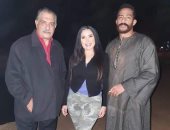 محمد رمضان ورياض الخولى وعبير صبرى فى دهشور لتصوير "موسى"