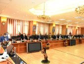 محافظ الشرقية يعقد اجتماعاً مع مديري المستشفيات لمتابعة انتظام العمل.. صور