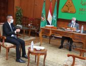 رئيس جامعة المنوفية يلتقى مسئول الطلاب الوافدين من العراق
