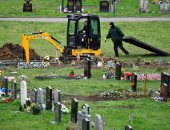 بريطانيا تشيد مقابر إضافية لضحايا كورونا فى ذكرى وفاة أول حالة فى العالم