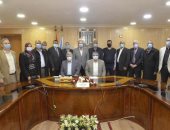 توقيع عقود تركيب شبكات كهرباء بـ208 ملايين جنيه لـ90 قرية ضمن "حياة كريمة" بأسيوط