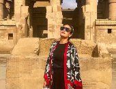 هند صبرى بإطلالة مميزة أمام أحد المعابد المصرية القديمة
