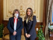 أول صورة تجمع رئيسة الجلسة الافتتاحية للنواب2021 وأصغر الأعضاء سنا