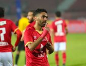 على الطريقة المارادونية.. الشحات يلعب الكرة بيده أمام مرمى بيراميدز.. فيديو