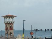 بث مباشر.. شبورة مائية تغطى سطح البحر وبداية العاصفة الترابية بالإسكندرية