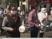 عمال المطاعم يحتجون بـ"الحلل" فى شوارع المكسيك لرفض اغلاق كورونا.. فيديو