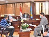 محافظ الغربية يناقش موقف مشروعات الخطة الاستثمارية للعام المالى الجديد