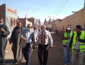 رئيس مدينة إسنا يتفقد مشروعات خدمية بـ"الكيمان" وإعمار 41 منزلا بقرية الغريرة