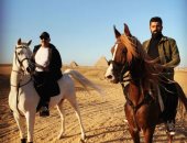 محمد سامى بصحبة السقا فى صحراء الأهرامات.. والجمهور: "مستنيين نسل الأغراب"