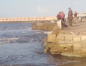 استقرار حالة الجو فى رأس البر وتوافد مواطنين للاستمتاع على الشواطئ.. فيديو وصور