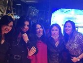 منى الشاذلى تحتفل بعيد ميلاد ياسمين عبد العزيز.. وتؤكد: انبسطت مع الحبايب